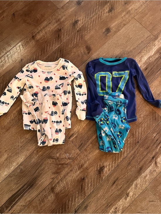 Old Navy Other - 4T pajama bundle